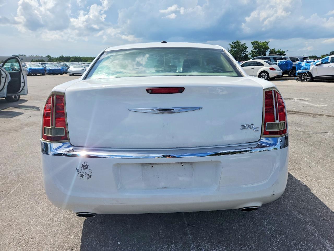 2013 Chrysler 300C - Image 6