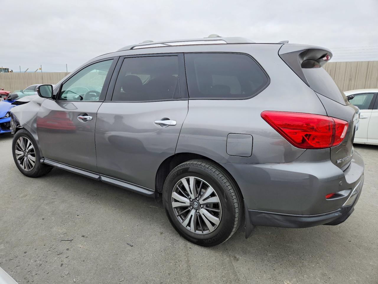 2019 Nissan Pathfinder S - Image 2