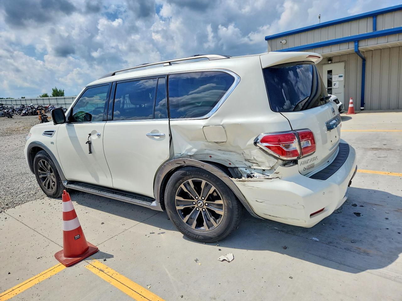 2018 Nissan Armada Platinum - Фото 2