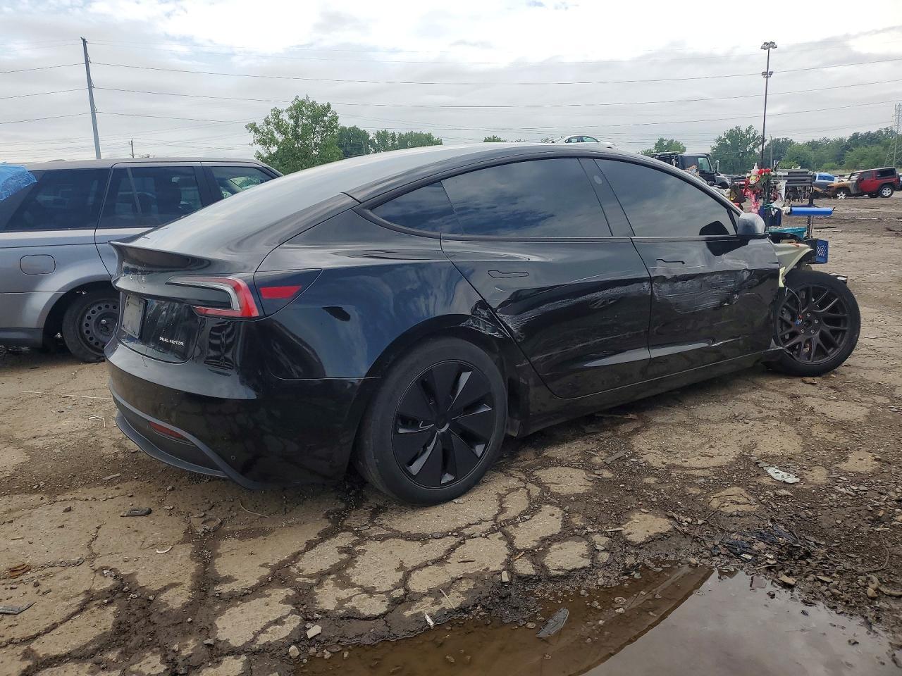 2024 Tesla Model 3 - Фото 3