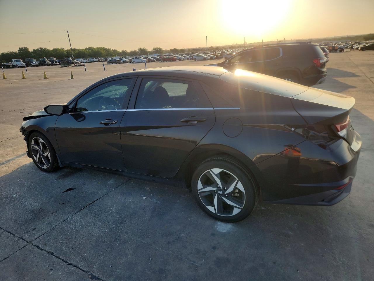 2023 Hyundai Elantra Limited - Image 2