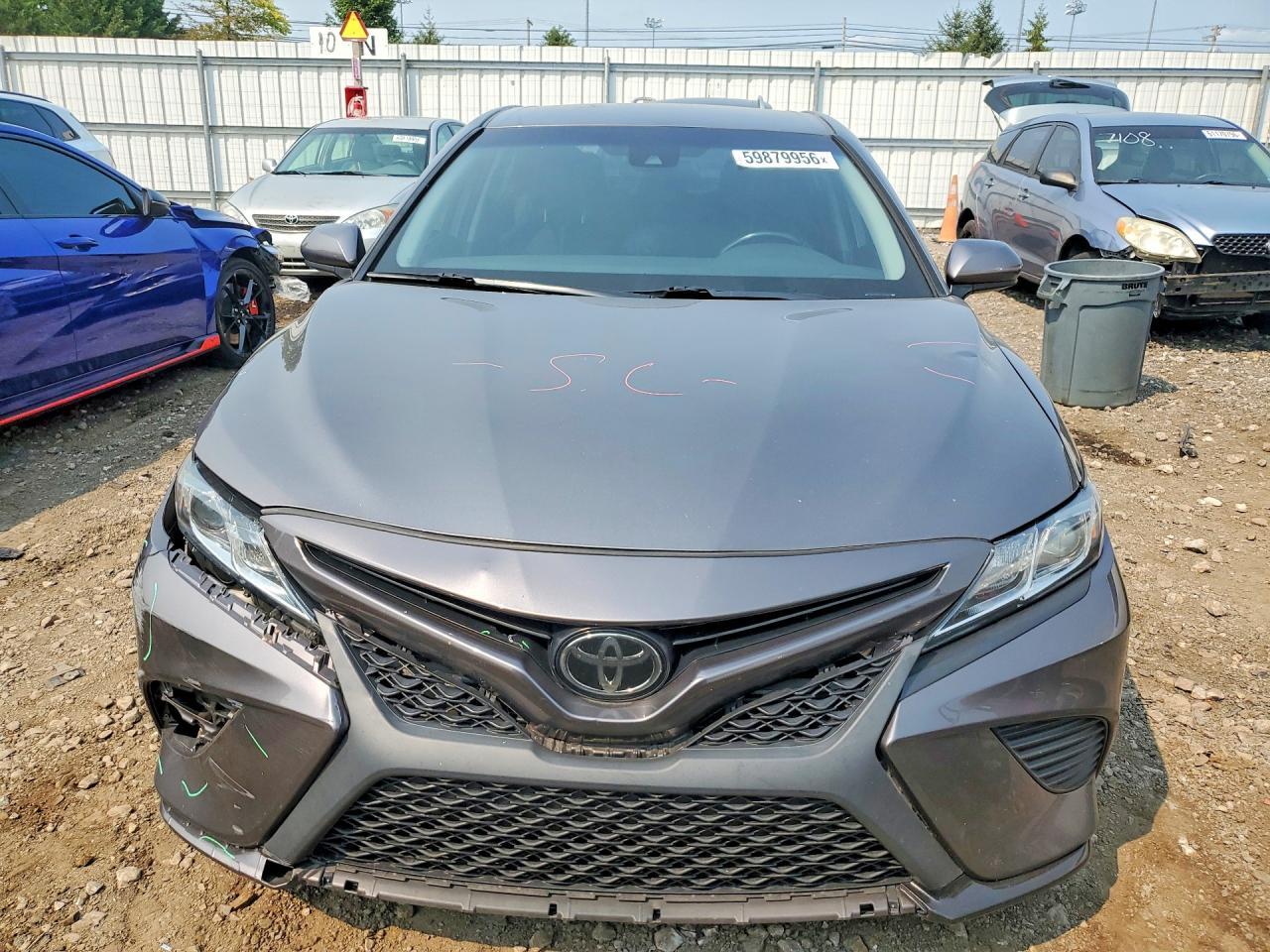 2020 Toyota Camry Se - Фото 5