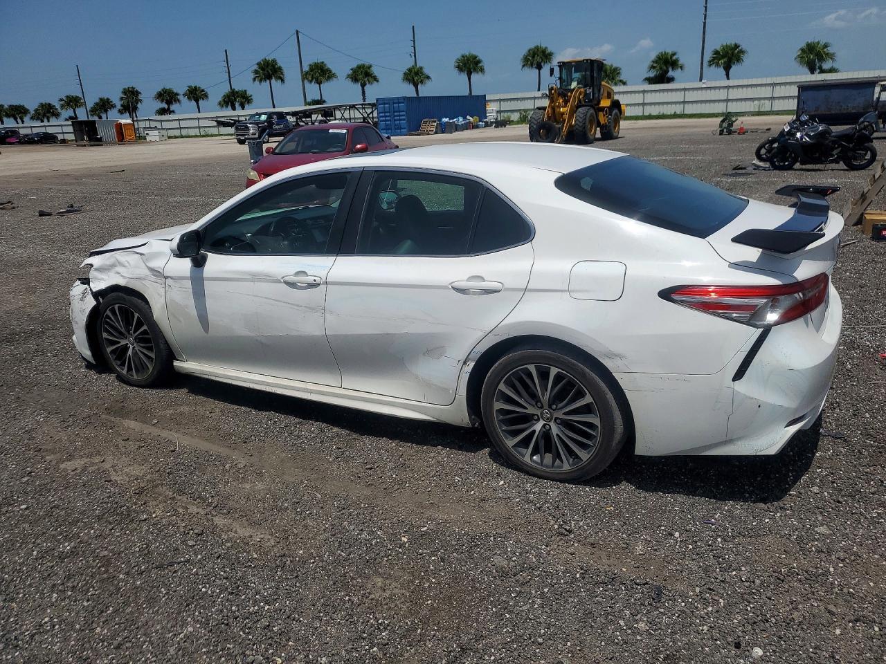 2018 Toyota Camry Se - Фото 2