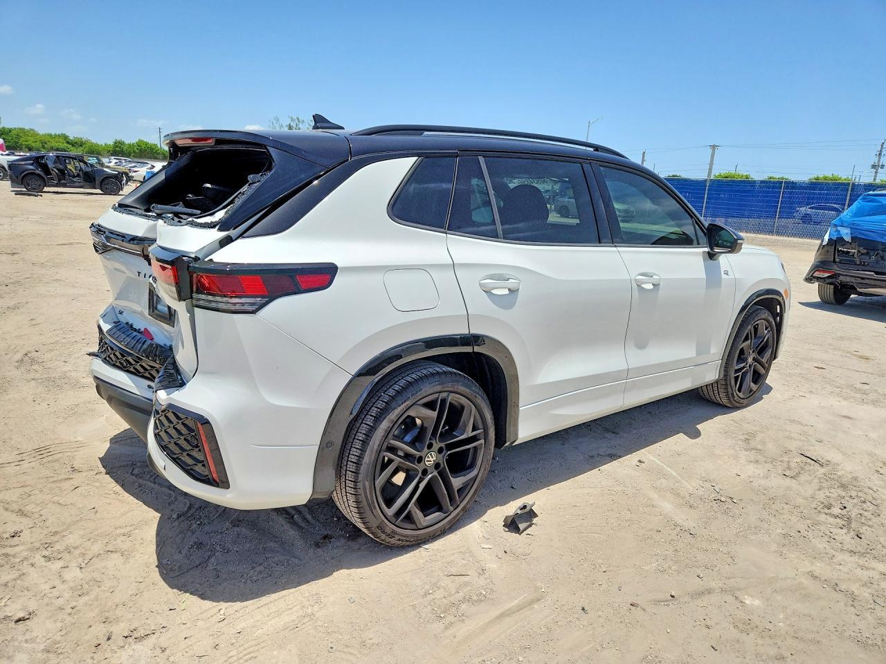 2026 Volkswagen Tiguan Se R-Line Black - Фото 3