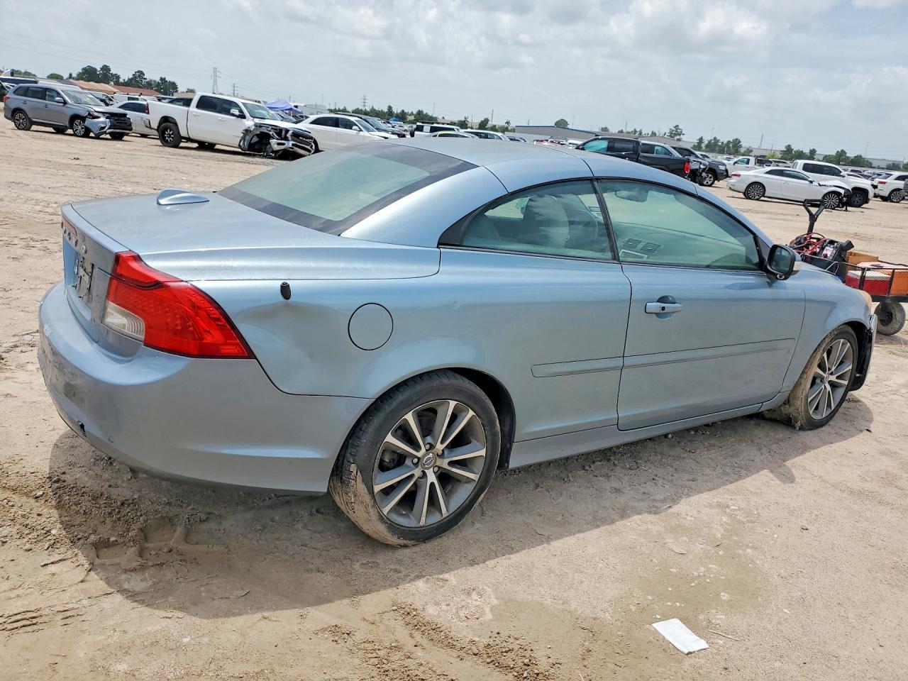 2011 Volvo C70 T5 - Image 3