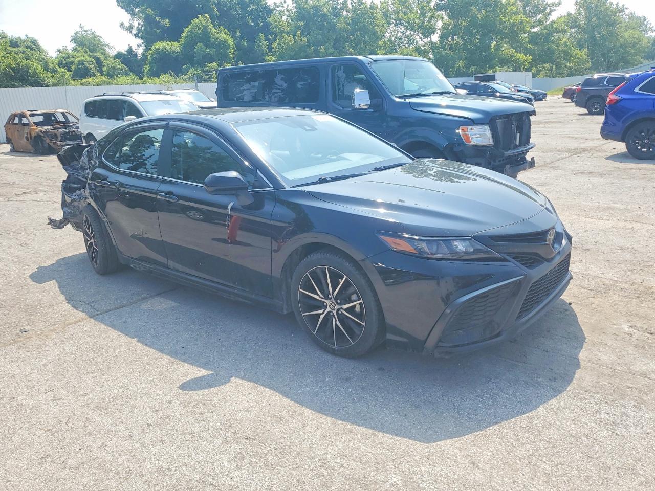 2021 Toyota Camry Se - Фото 4