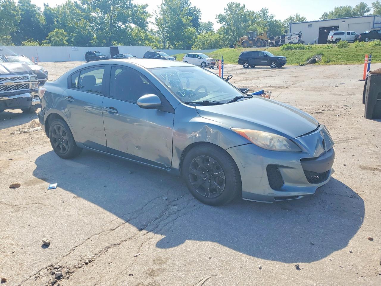 2013 Mazda 3 I - Image 4