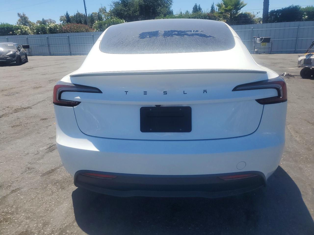 2026 Tesla Model 3 - Фото 6