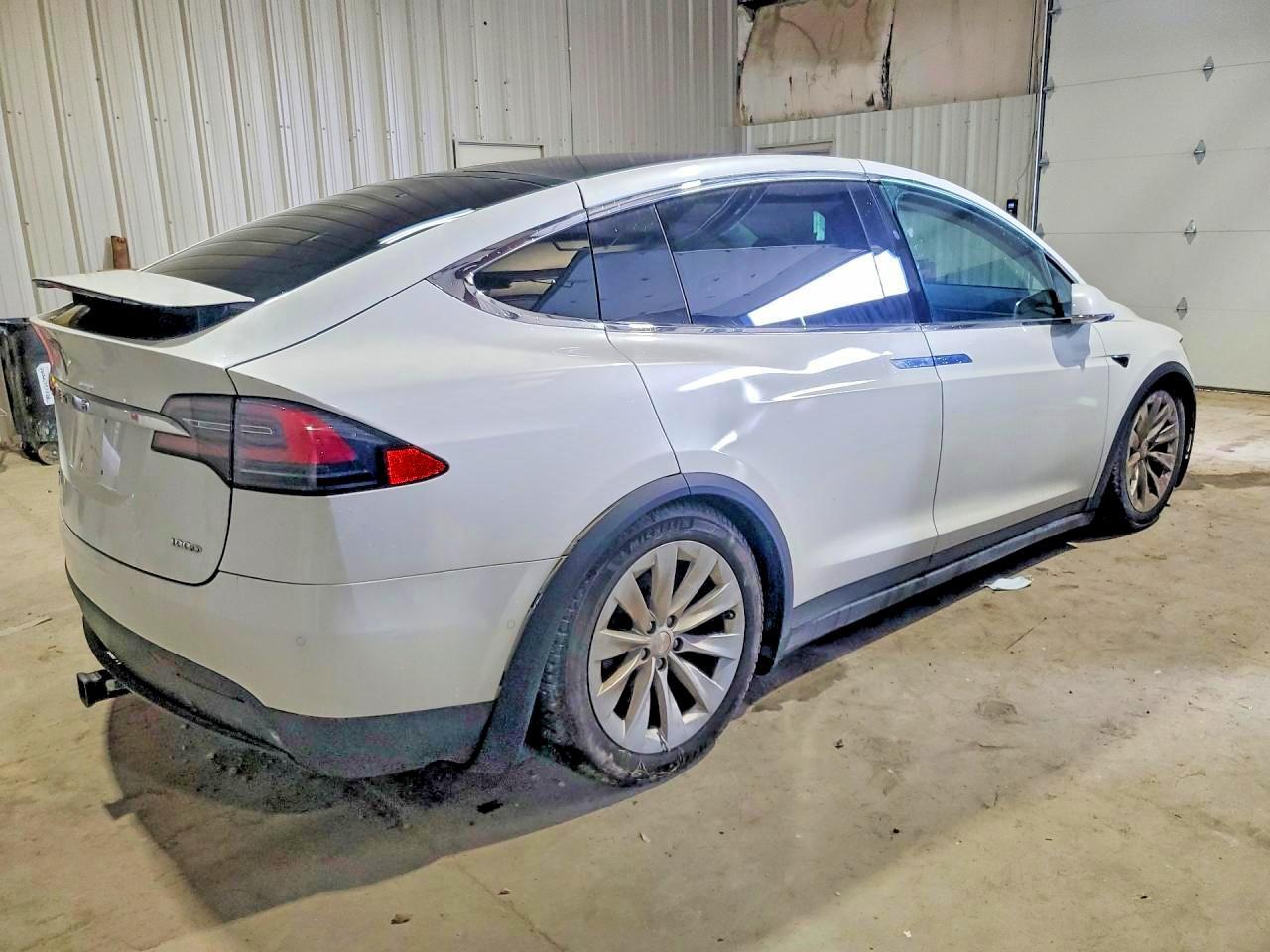2017 Tesla Model X - Фото 3