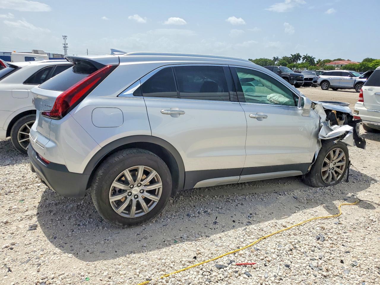 2020 Cadillac Xt4 Premium Luxury - Image 3
