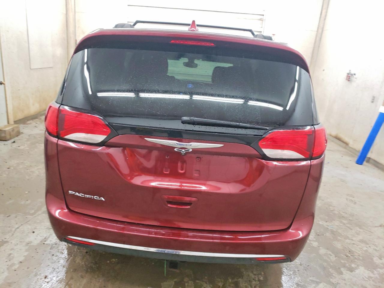 2017 Chrysler Pacifica Touring L - Фото 6