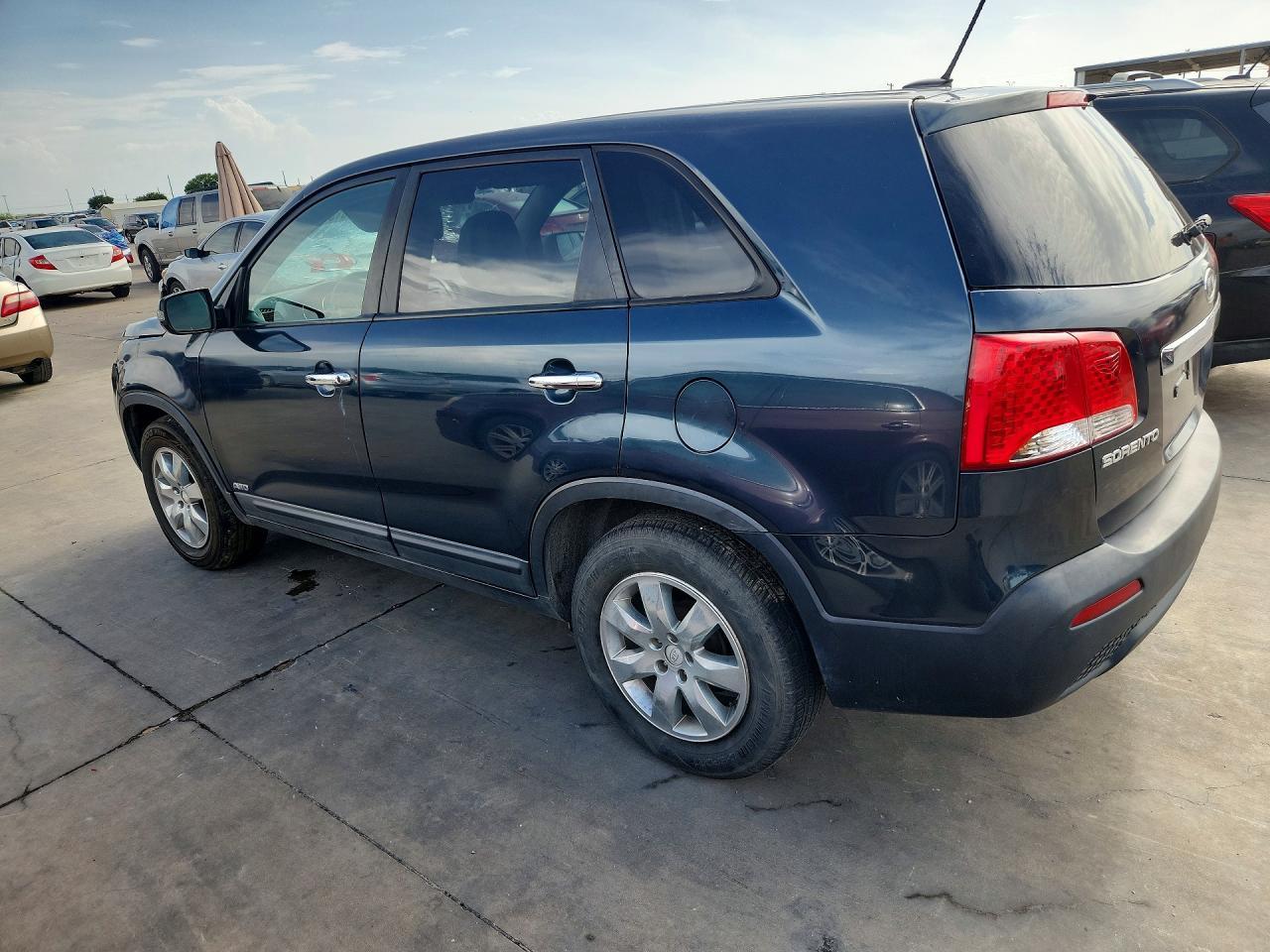 2011 Kia Sorento Lx - Image 2