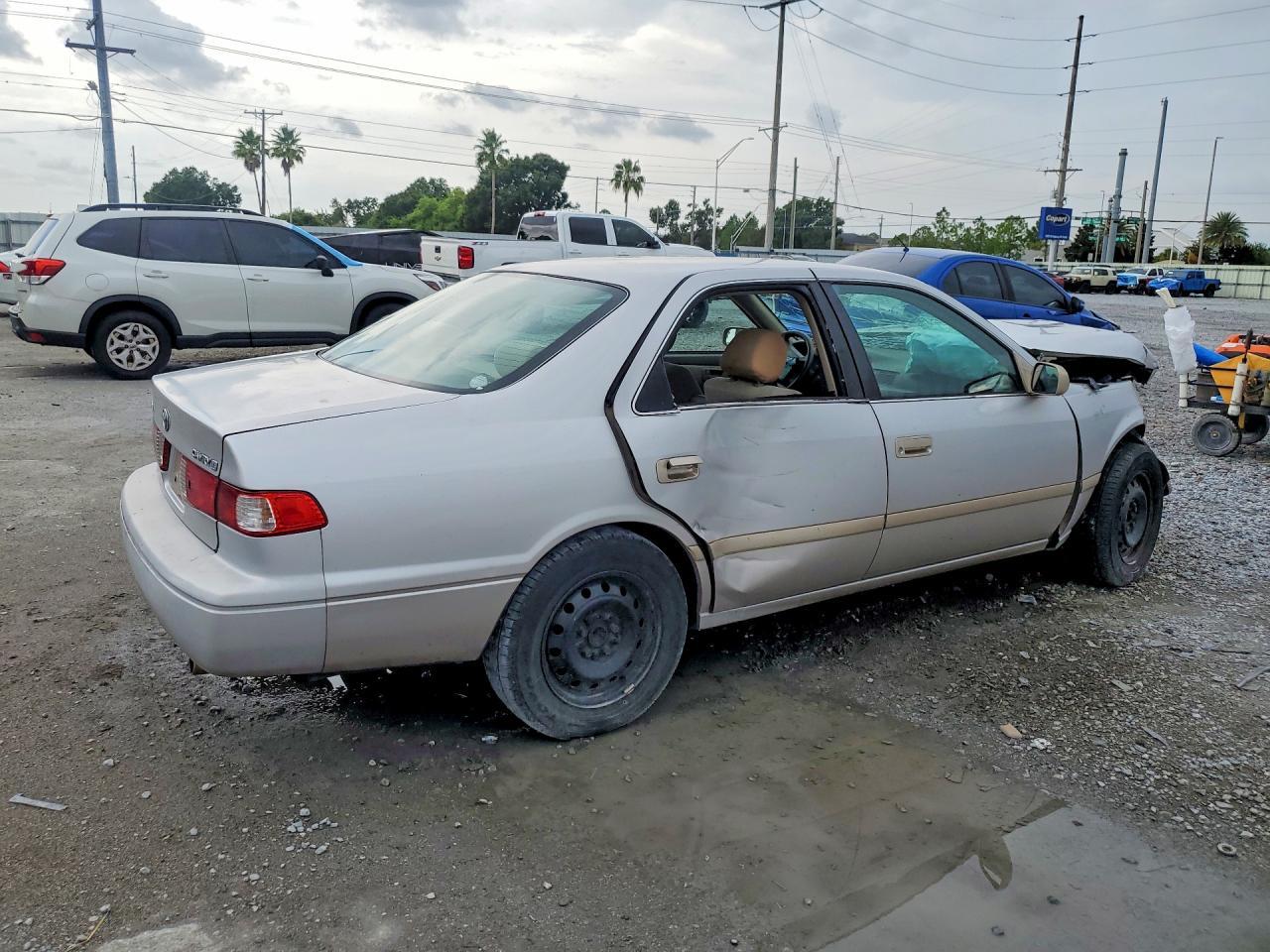 2000 Toyota Camry Le - Image 3