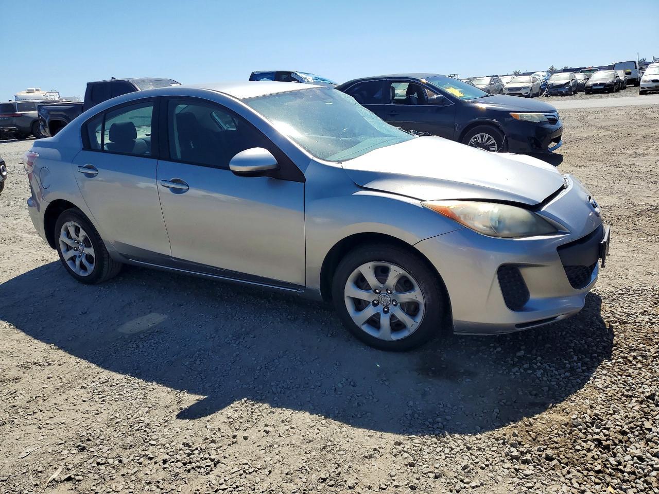 2013 Mazda 3 I - Image 4