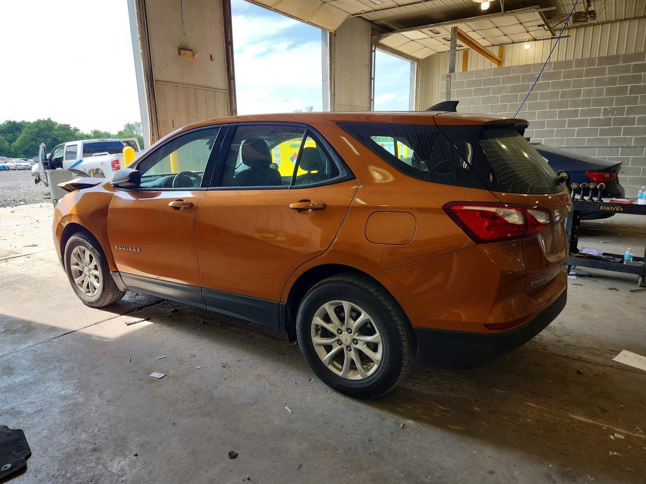 2019 Chevrolet Equinox Ls - Фото 2