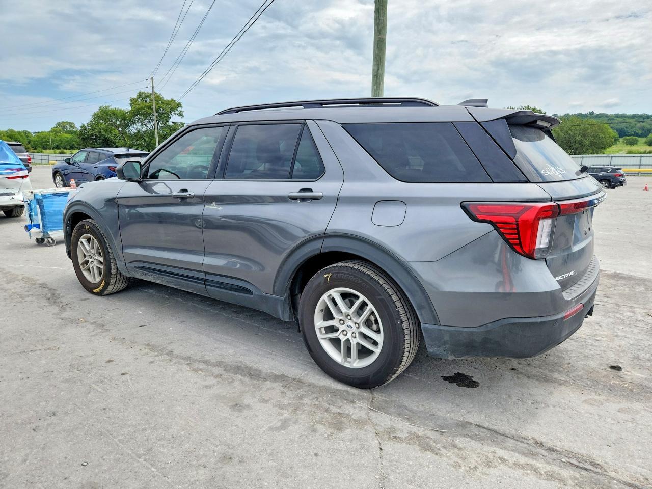 2026 Ford Explorer Active - Фото 2