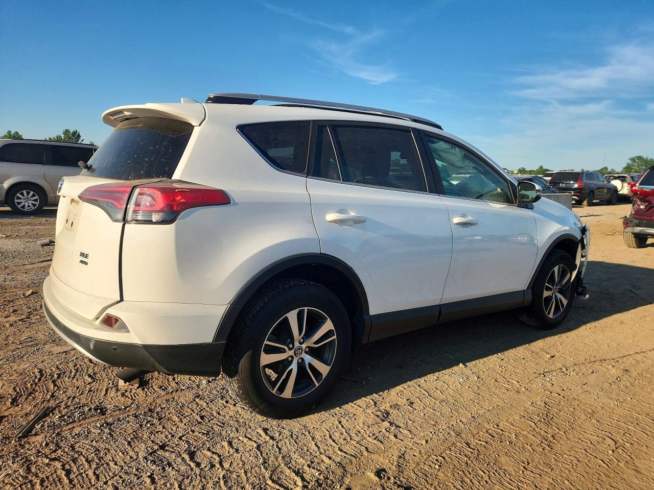 2016 Toyota Rav4 Xle - Image 3