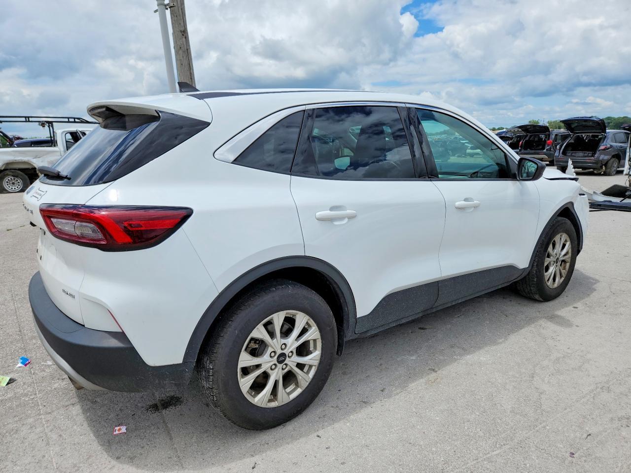 2023 Ford Escape Active - Image 3