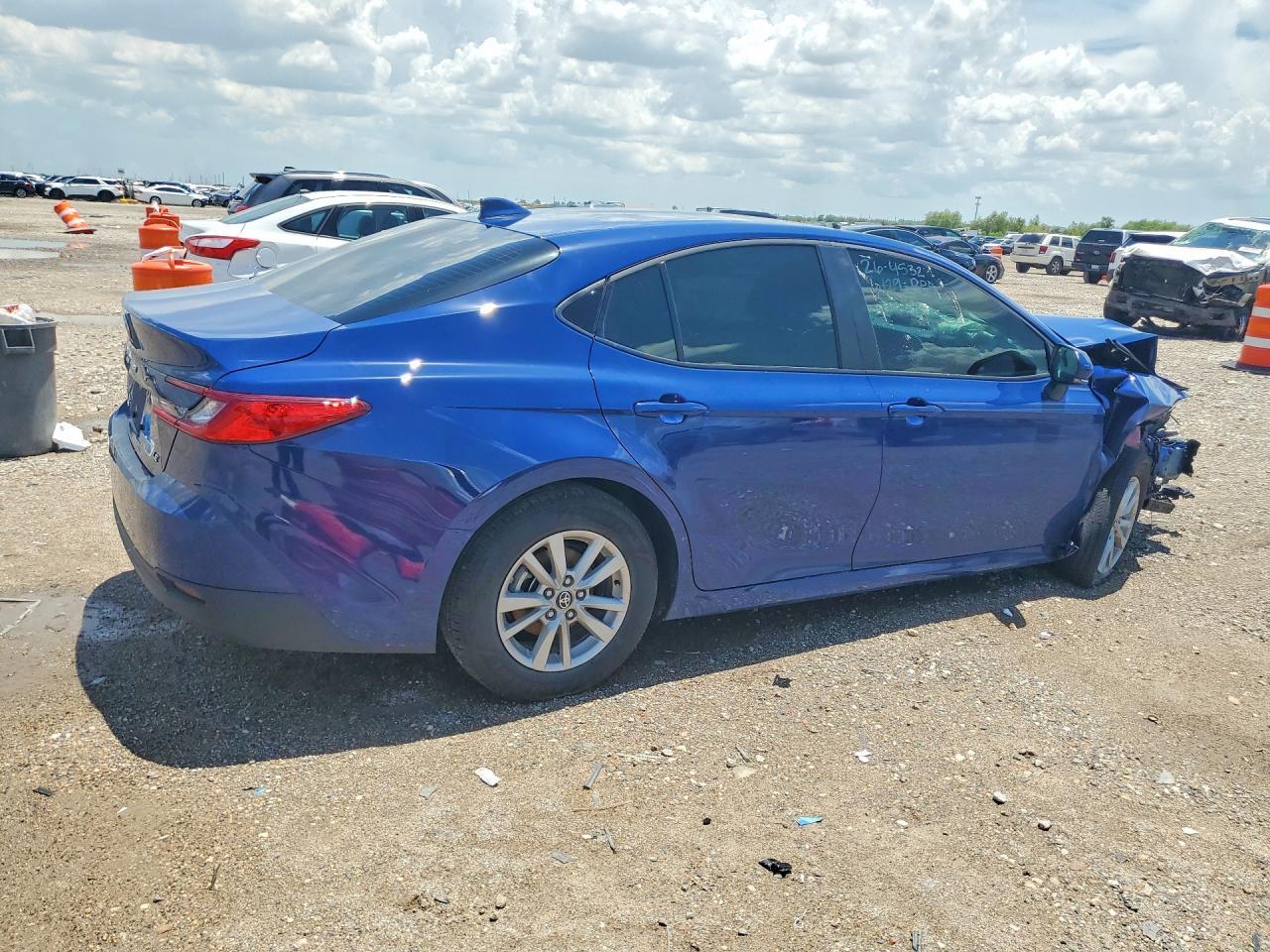 2026 Toyota Camry Le - Фото 3