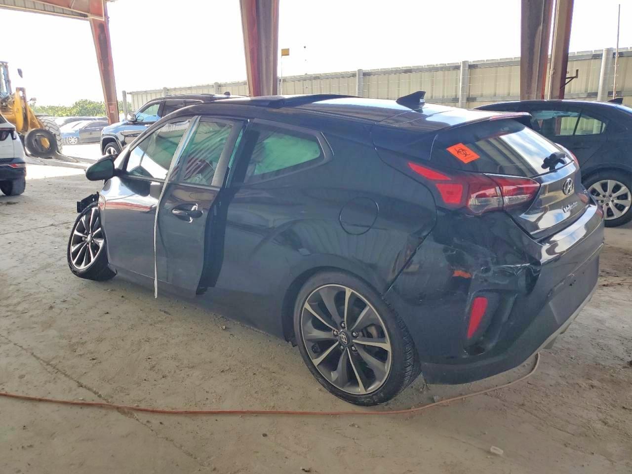 2020 Hyundai Veloster 2.0L Premium - Фото 2