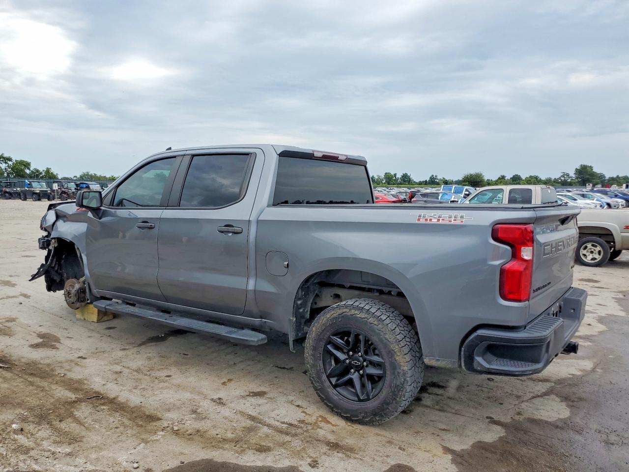 2021 Chevrolet Silverado - Фото 2