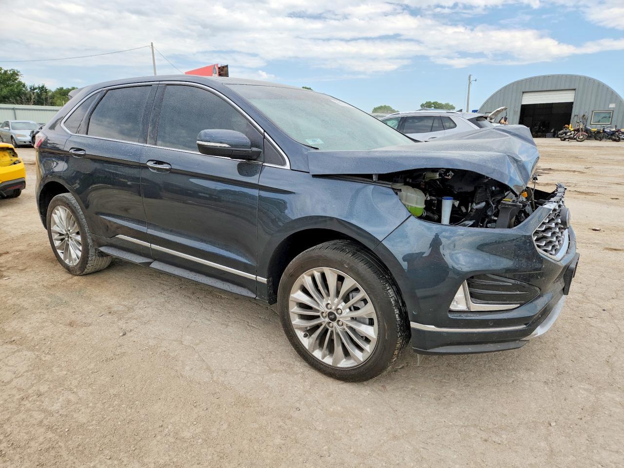 2024 Ford Edge Titanium - Image 4