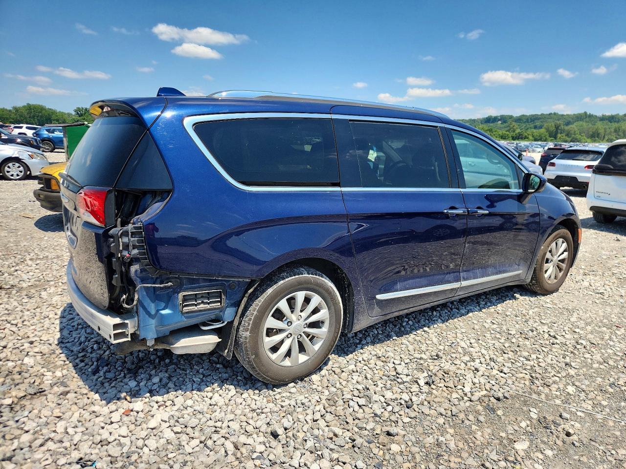 2018 Chrysler Pacifica Touring L - Фото 3