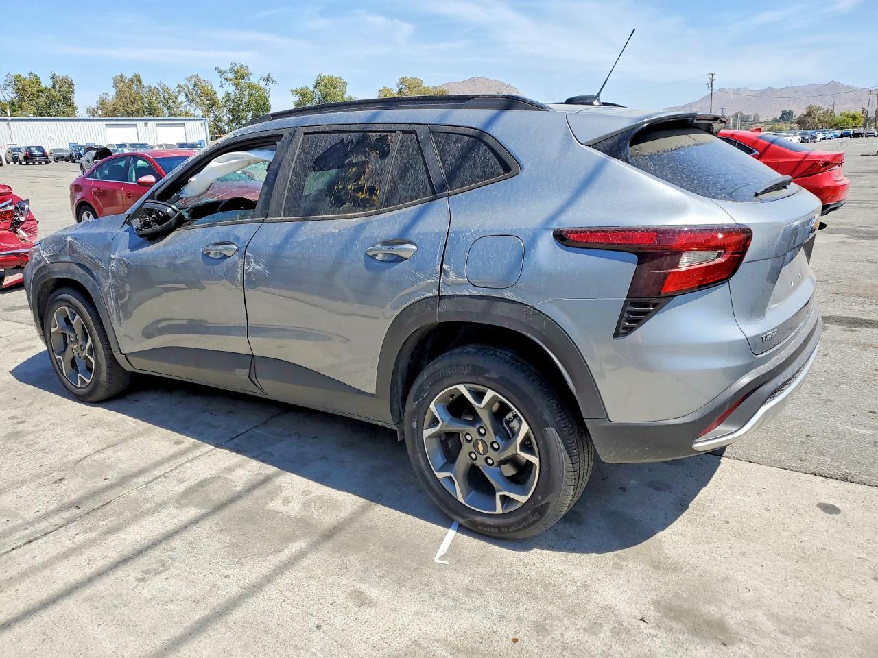 2025 Chevrolet Trax 1Lt - Image 2