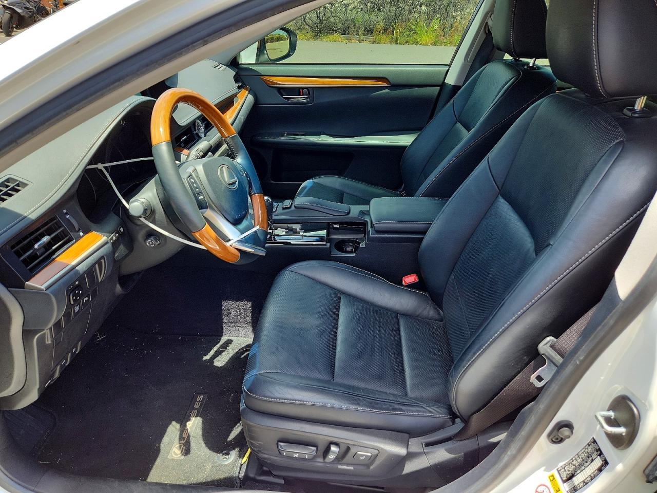 2014 Lexus Es 300H - Image 7