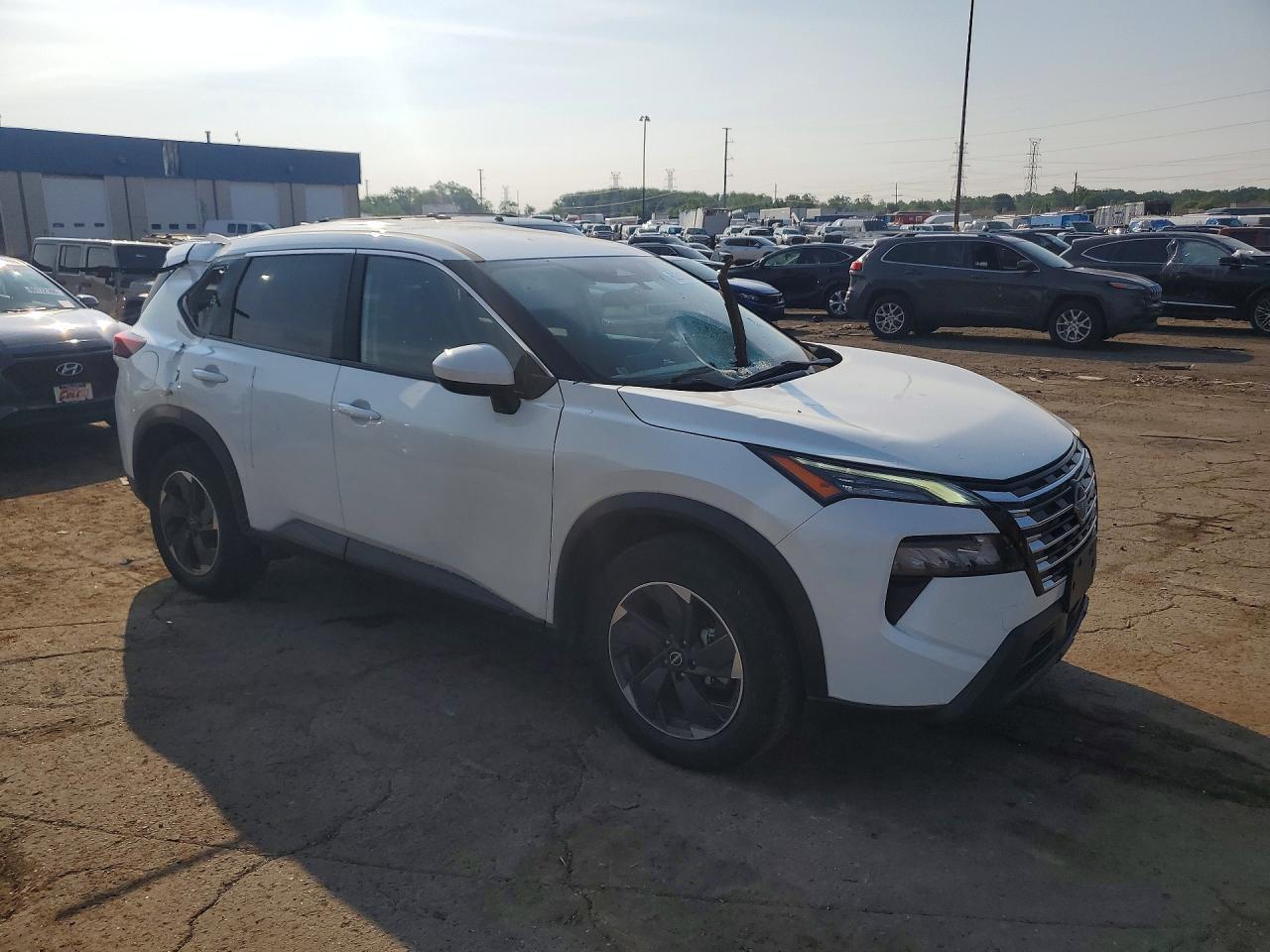 2024 Nissan Rogue Sv - Image 4