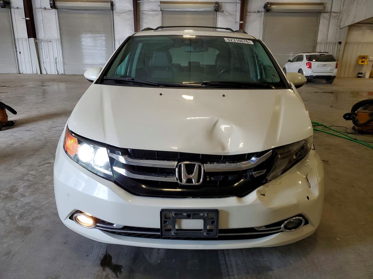 2015 Honda Odyssey Touring - Image 5