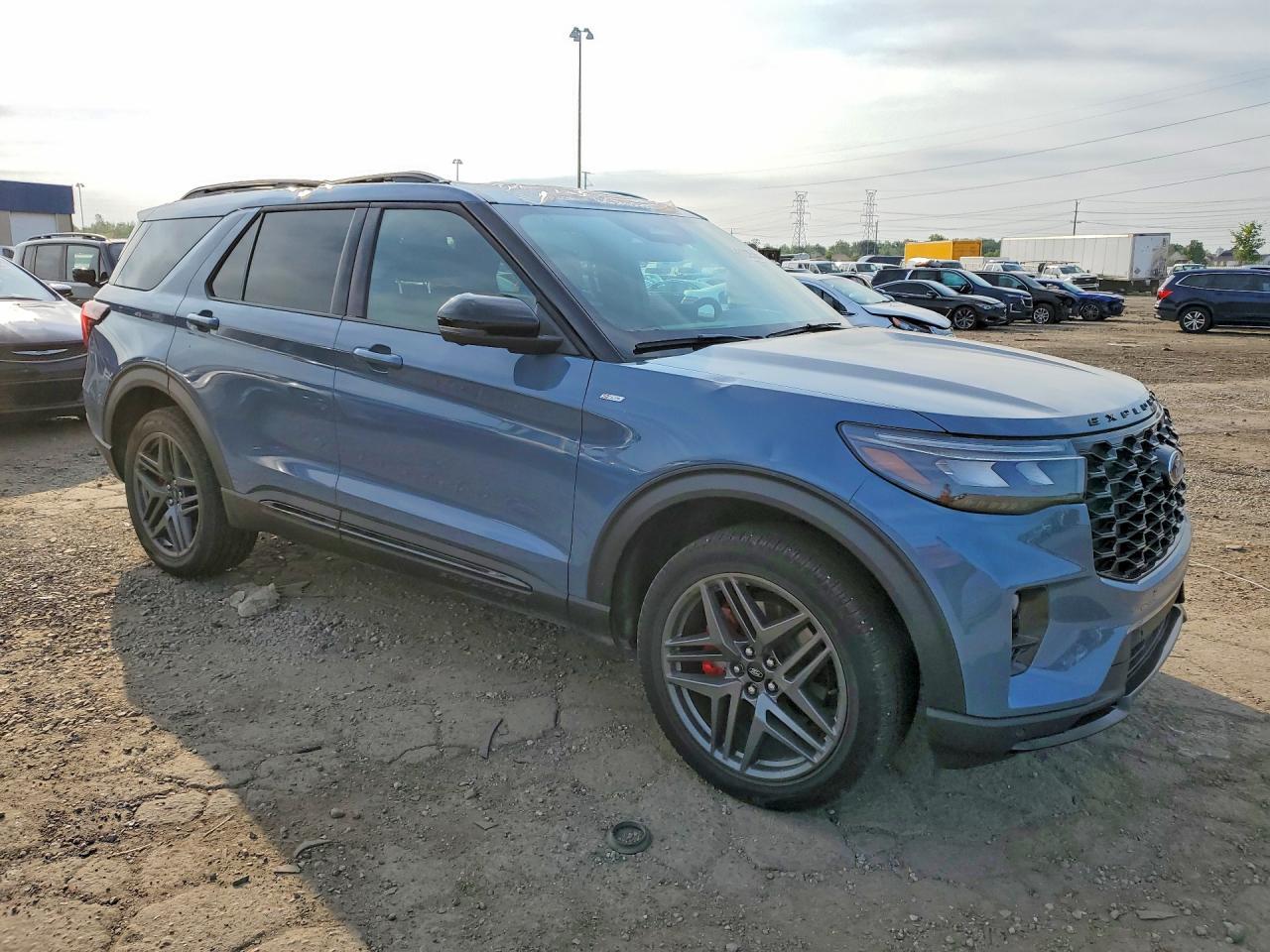 2025 Ford Explorer St-Line - Image 4
