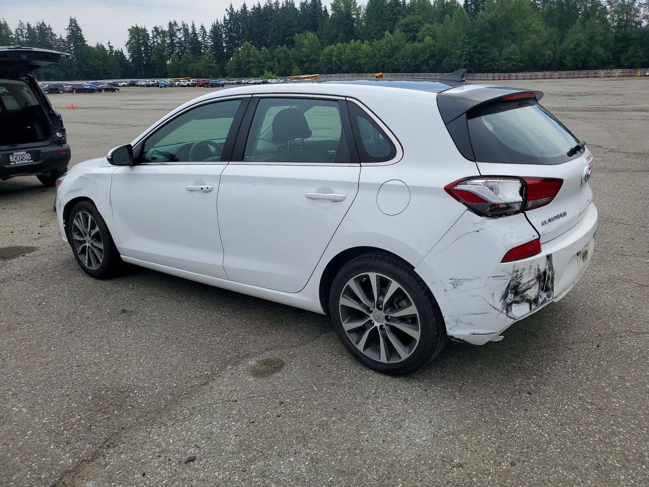2019 Hyundai Elantra Gt Base - Image 2
