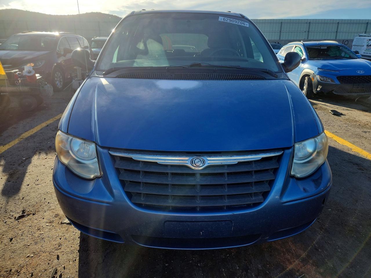 2007 Chrysler Town & Country Touring - Image 5