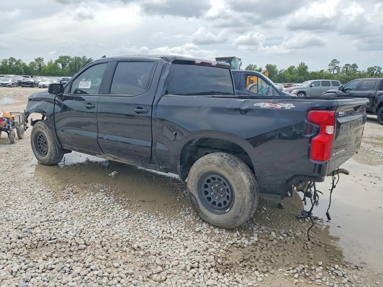 2022 Chevrolet Colorado Z71 - Image 2