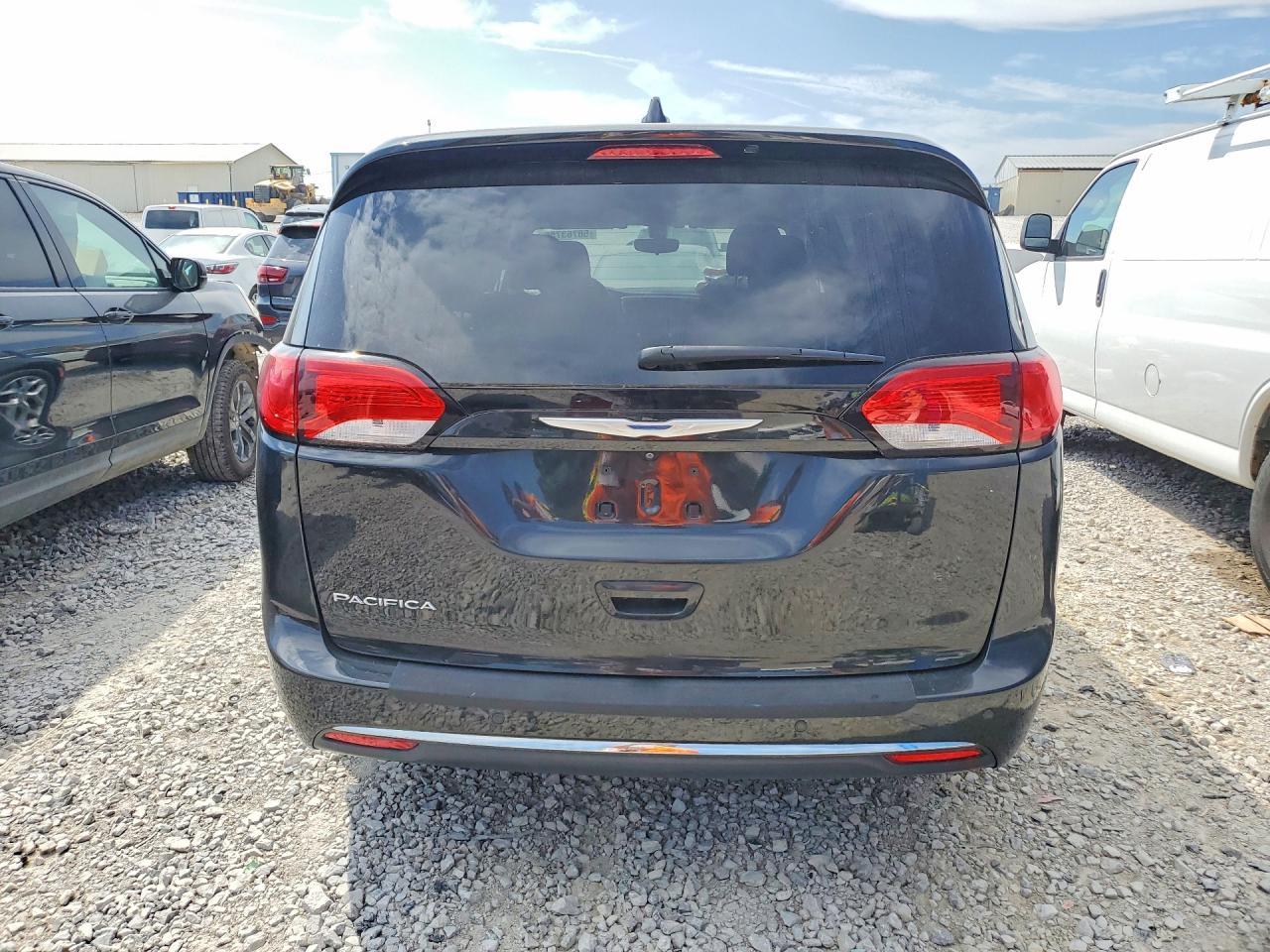 2018 Chrysler Pacifica Touring Plus - Фото 6