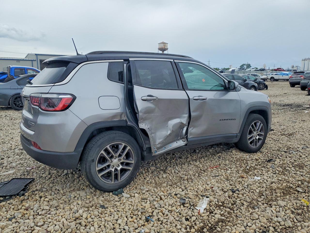 2018 Jeep Compass Latitude - Image 3