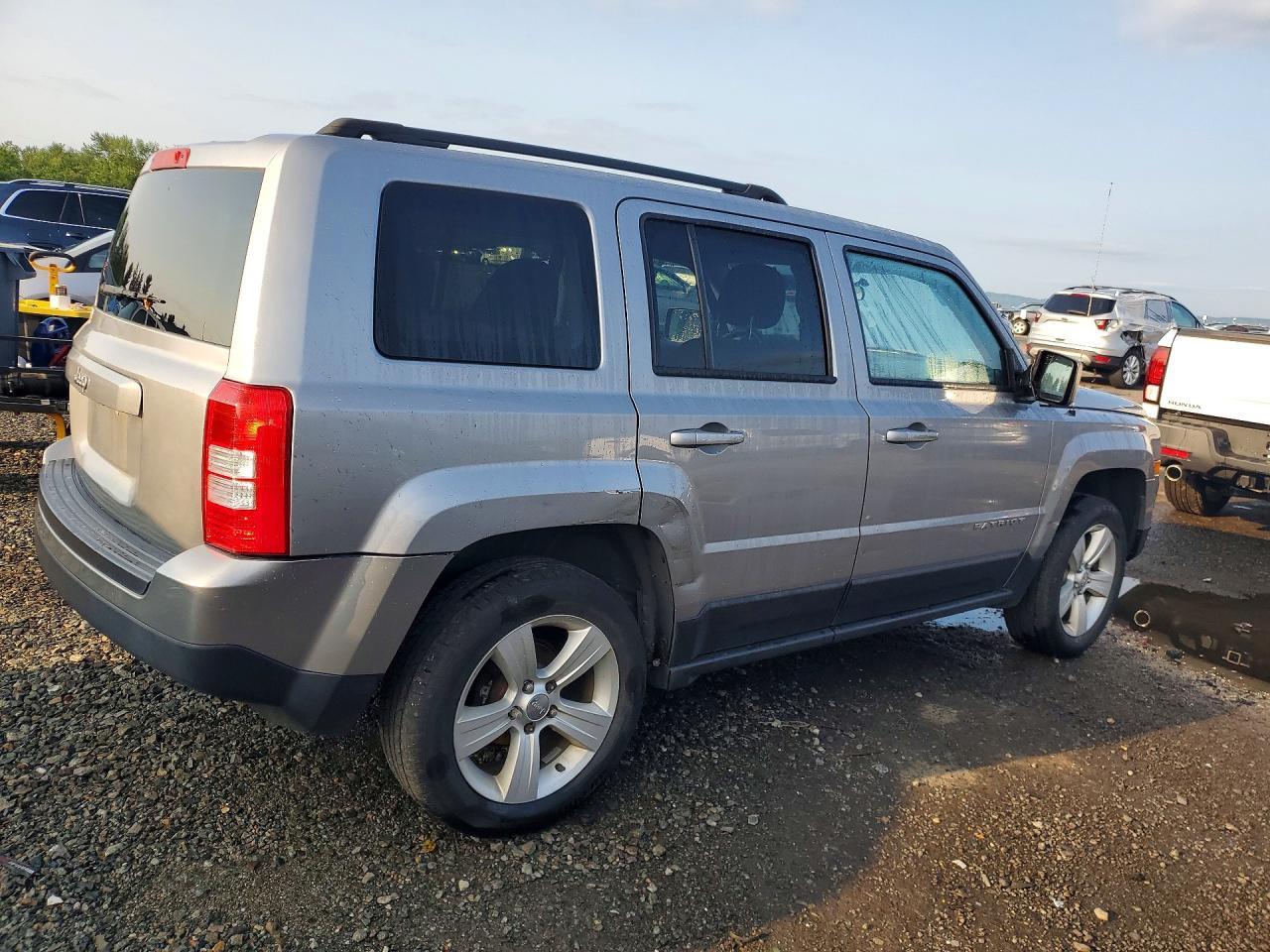 2015 Jeep Patriot Latitude - Фото 3