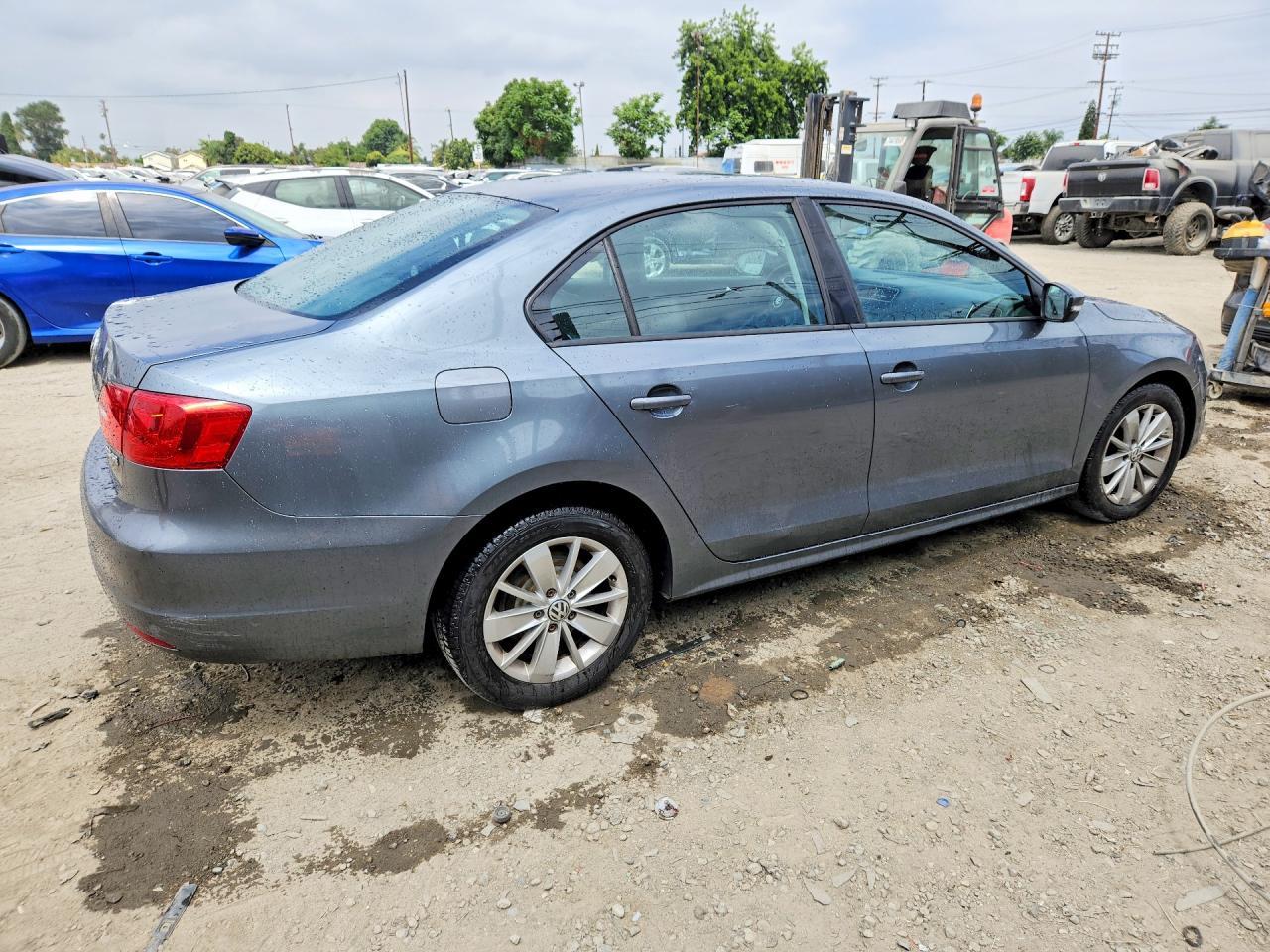 2011 Volkswagen Jetta Se - Image 3