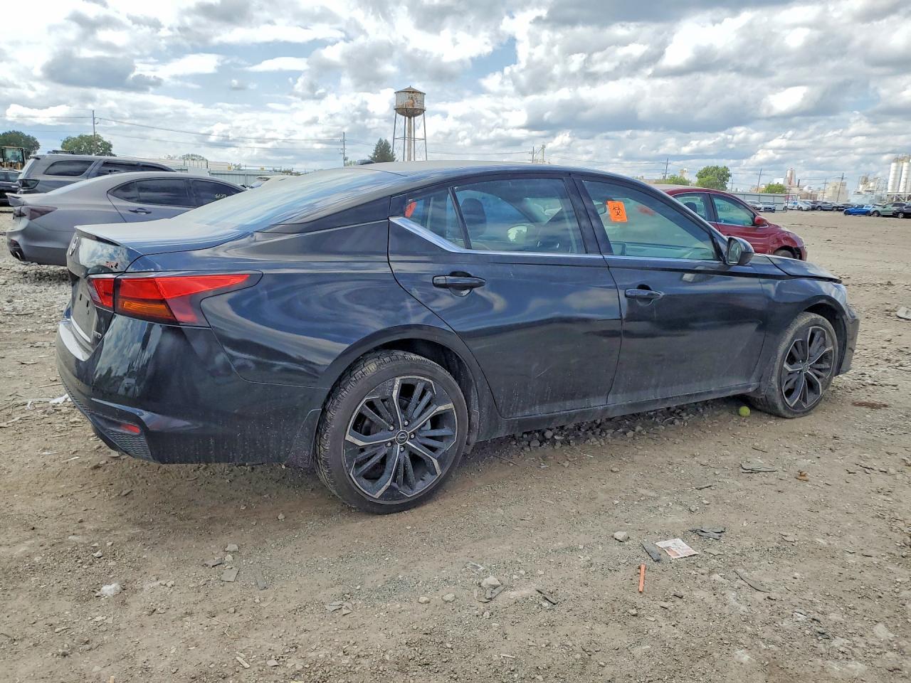 2023 Nissan Altima Sr - Image 3