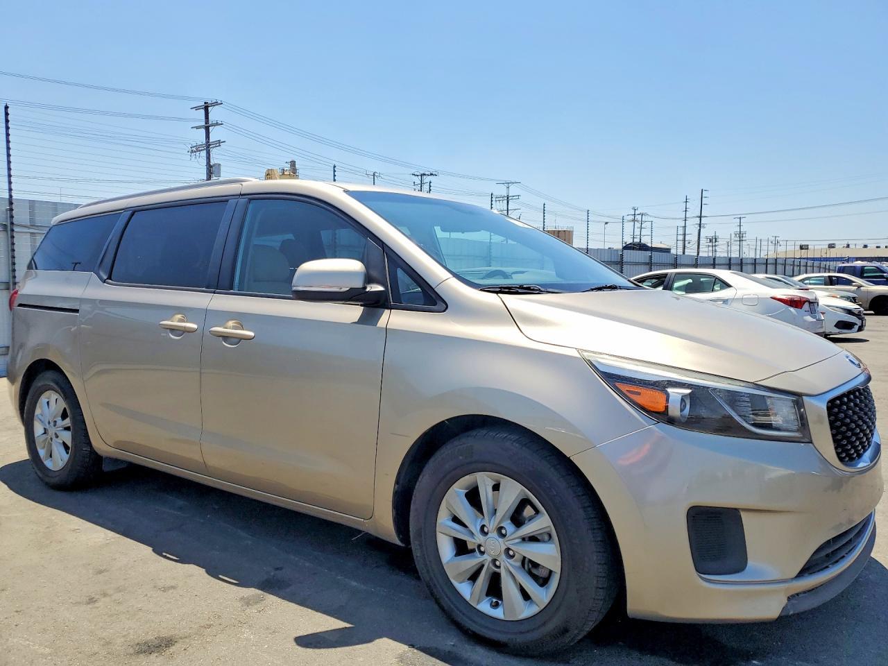 2016 Kia Sedona Lx - Фото 4