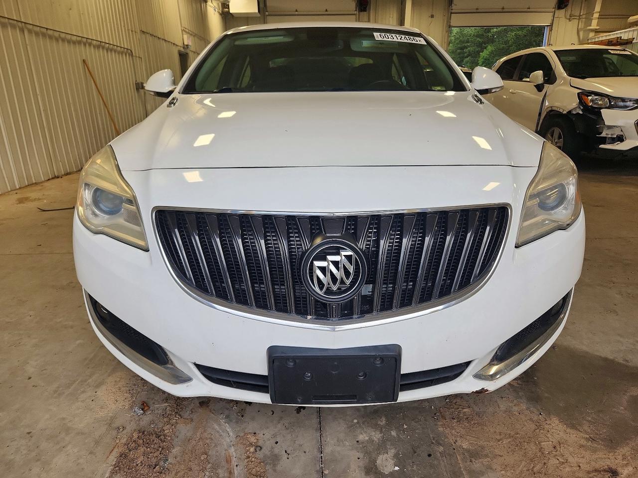 2014 Buick Regal - Image 5