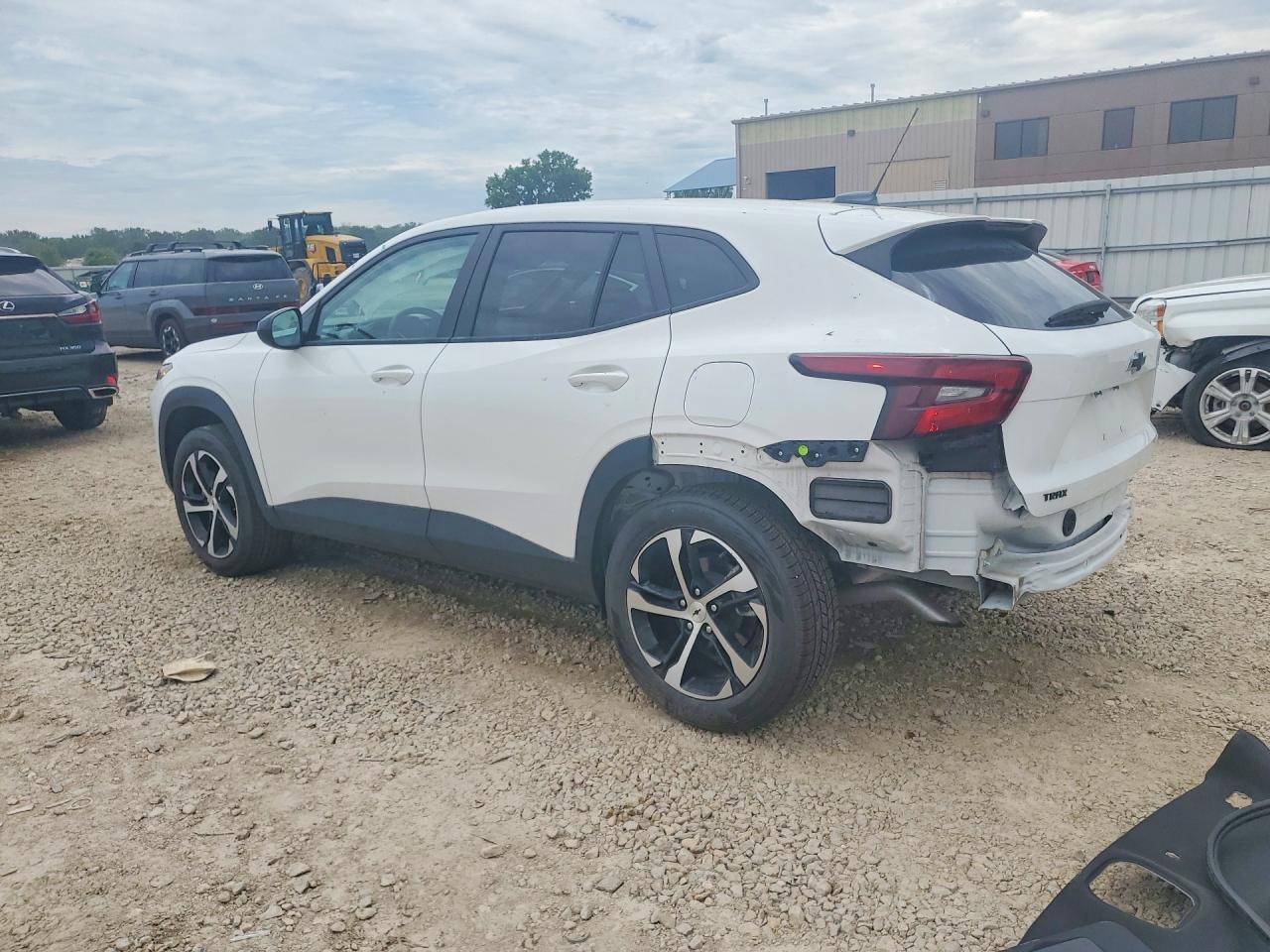 2024 Chevrolet Trax - Image 2