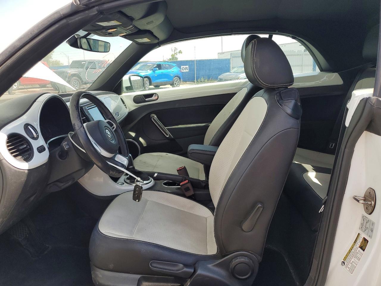 2019 Volkswagen Beetle S - Фото 7