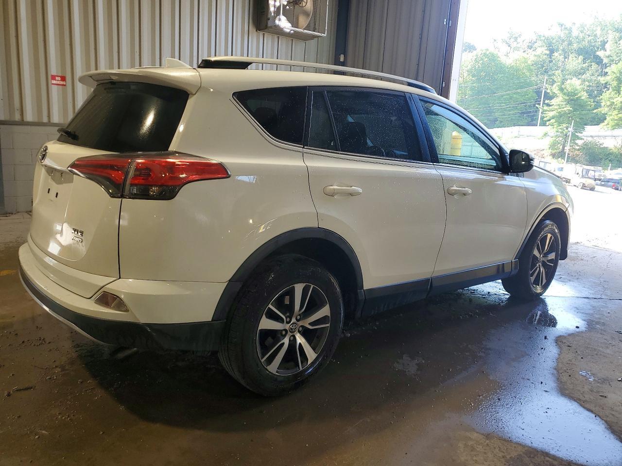 2017 Toyota Rav4 Xle - Фото 3