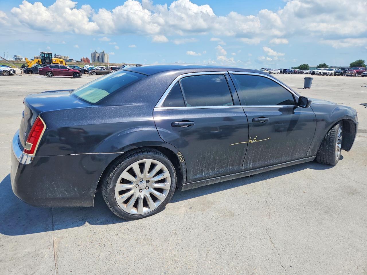 2013 Chrysler 300 - Фото 3