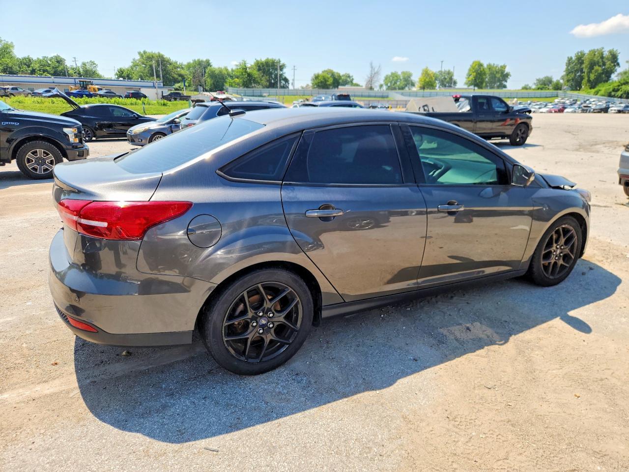 2016 Ford Focus Se - Image 3