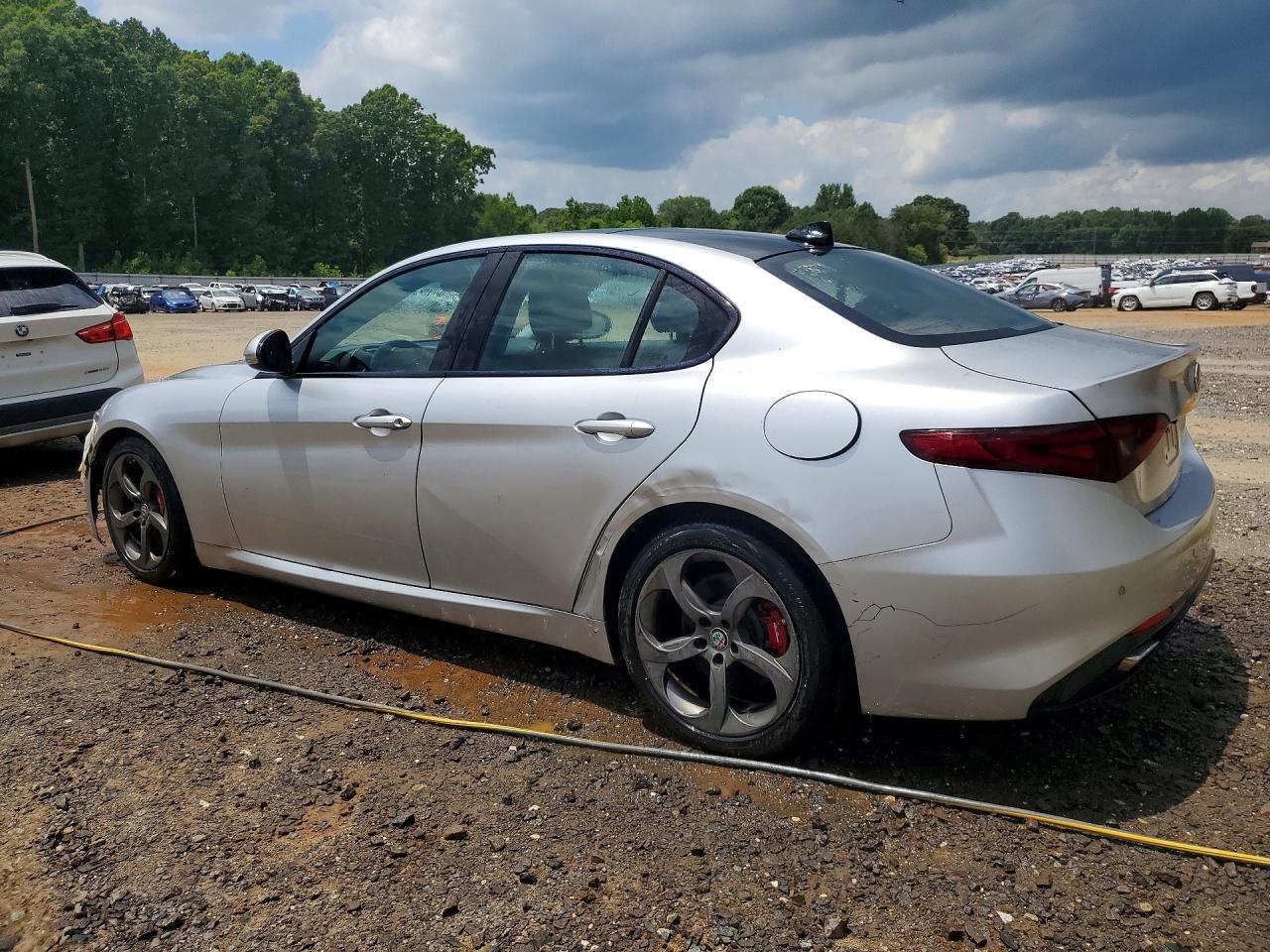 2017 Alfa Romeo Giulia - Image 2
