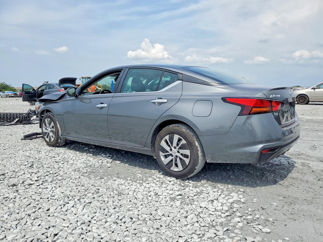 2021 Nissan Altima S - Фото 2
