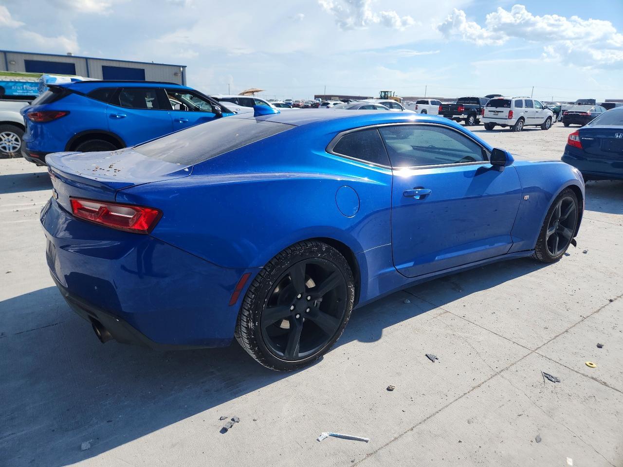 2017 Chevrolet Camaro Lt - Image 3